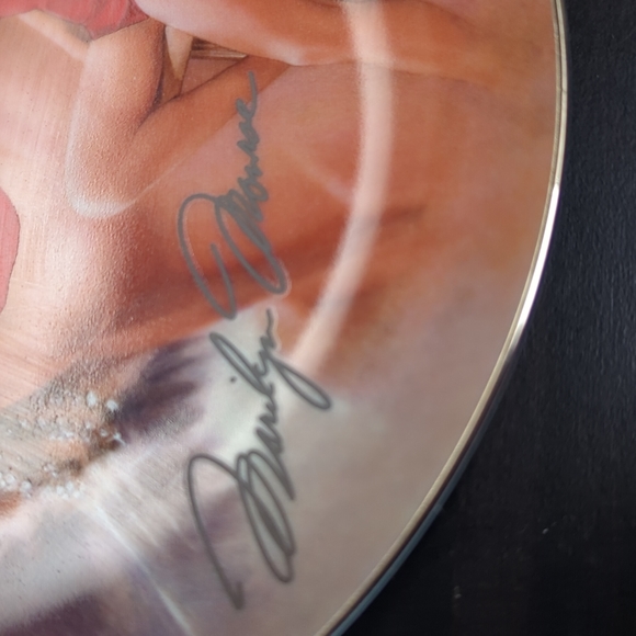 Marilyn Monroe collector plates (1995) - Picture 4 of 8